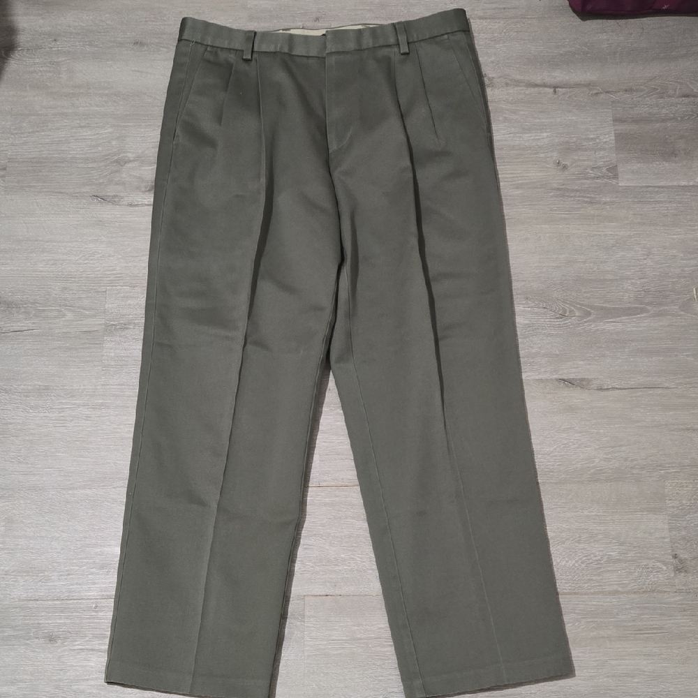 Dockers Men's Charcoal Dress Pants